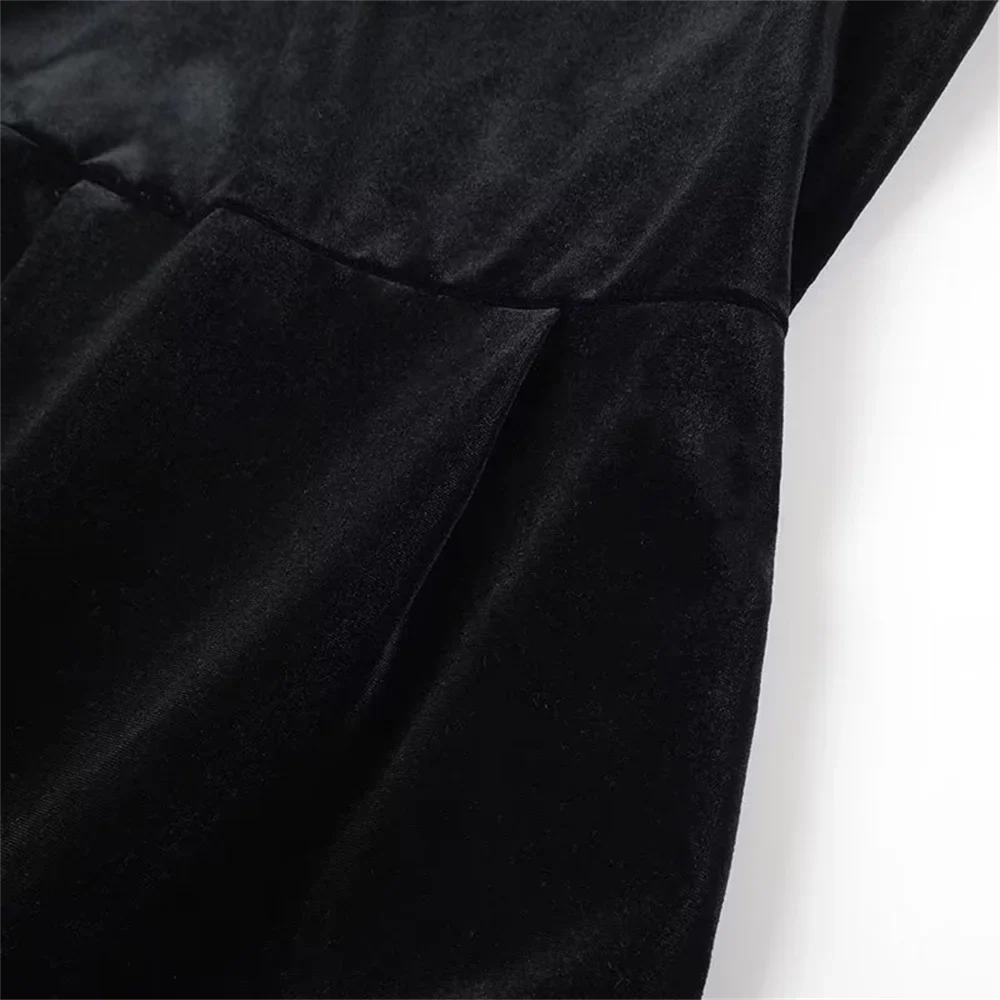 שמלת מיני קטיפה אלגנטית בעיטור יהלומים - אריאה