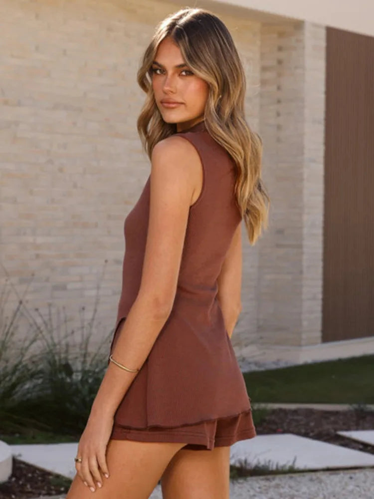 סט שני חלקים סרוג מכנסיים קצרים וחולצת גולף בעיצוב שסע - נארה