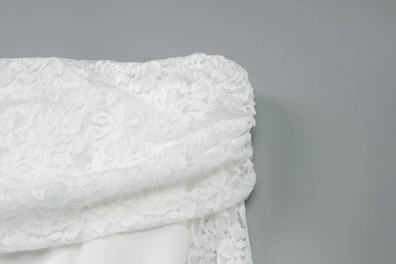 שמלת מיני סאטן כתפיים חשופות שרוולי תחרה - AMALIA