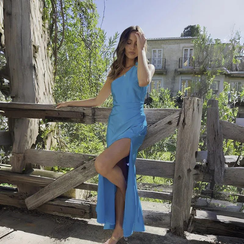 שמלת מקסי סאטן כתפייה אחת בשילוב שסע - איירה