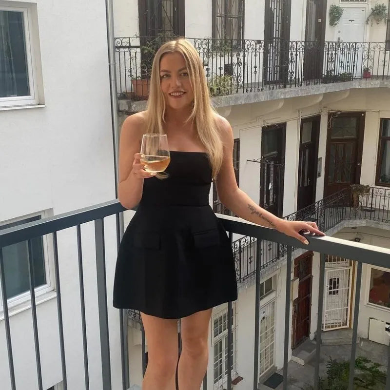 שמלת מיני סטרפלס בגזרת A בעיטור דמויי כיסים - אנחלס