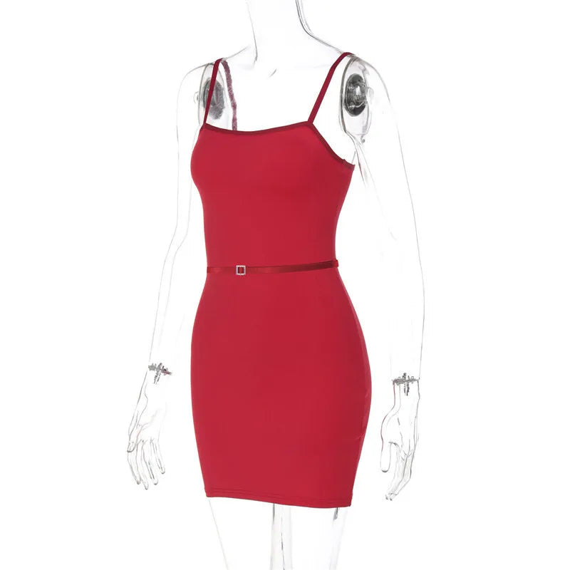 שמלת מיני צמודה בעיטור חגורה דקה - LOLI