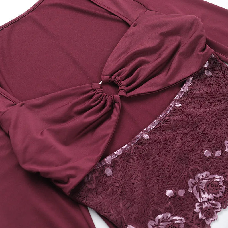 שמלת מיני צמודה בעיטור פתחים ותחרה - מיקה