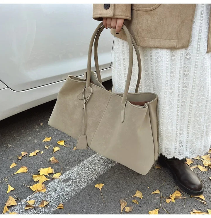 Suede bag with classic design