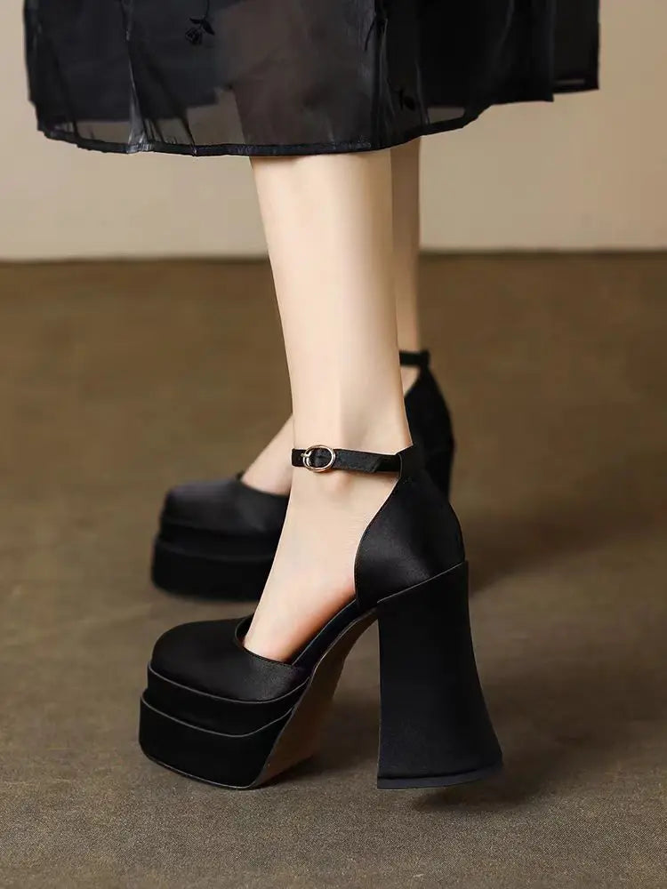 נעלי עקב סגורות בד משי - סאן