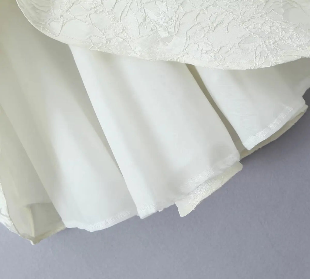 שמלת מיני בעיצוב רקמת איורי פרחים בעיטור תחרה - בלנקה