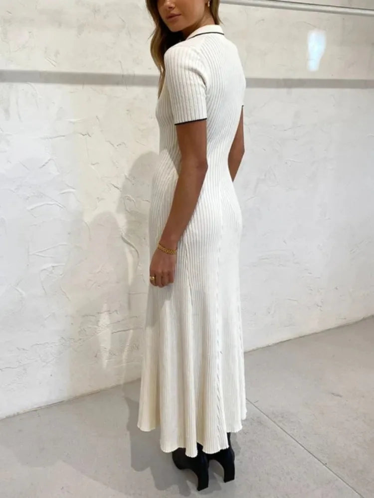 שמלת מקסי סרוגה בעיצוב אלגנטי בעיטור כפתורים - Ivanna