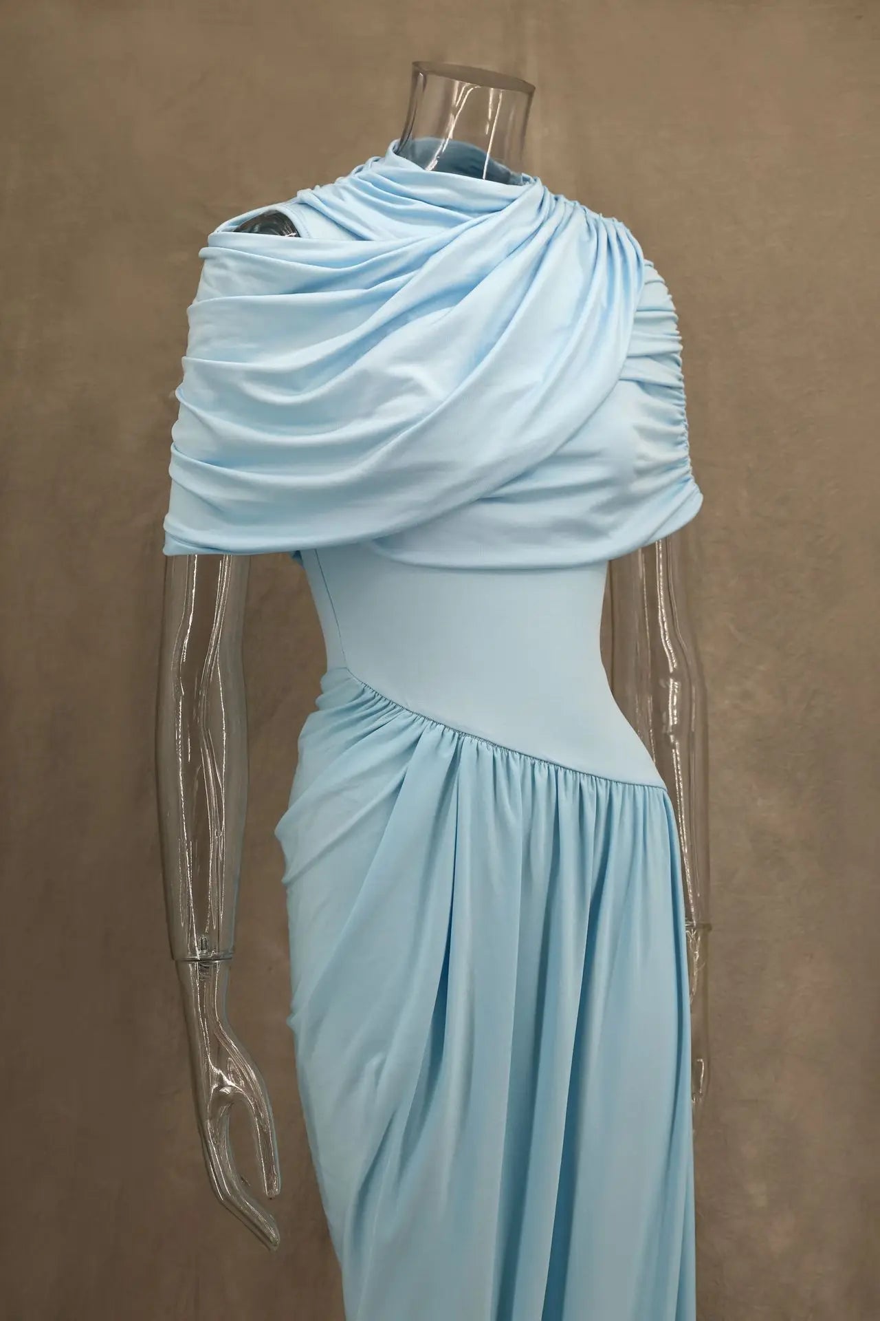 שמלת מקסי יוקרתית בעיצוב קיפולים - אמנדה