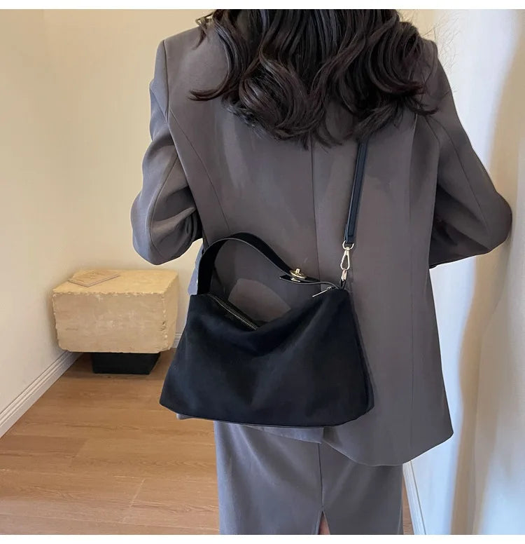 Suede bag with classic design