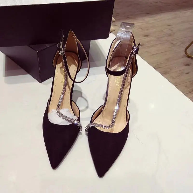 נעלי עקב שפיץ זמש בעיטור זרקונים - LIV