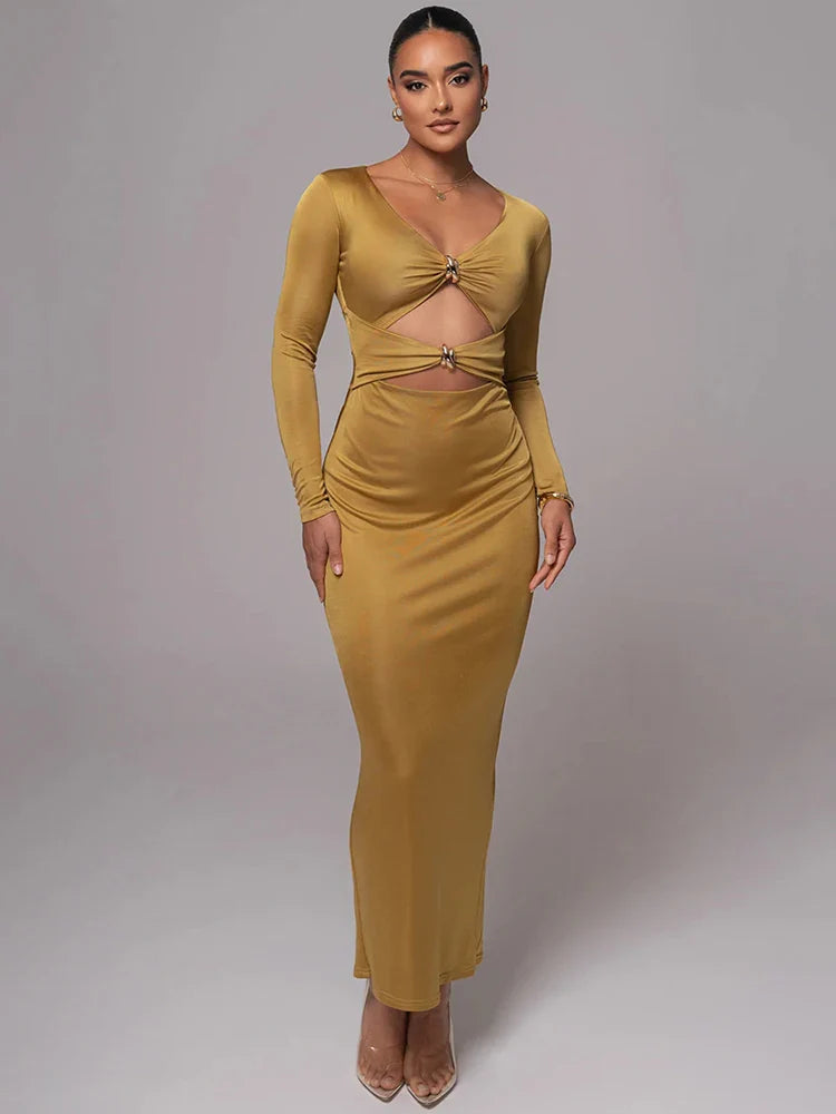 שמלת מקסי צמודה בד מחטב ומחמיא בעיצוב פתחים ואבזמים - לאורין