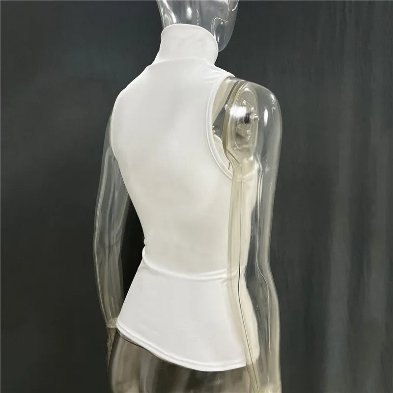 טופ גופייה בעיצוב גולף בעיטור אבזם - מויה