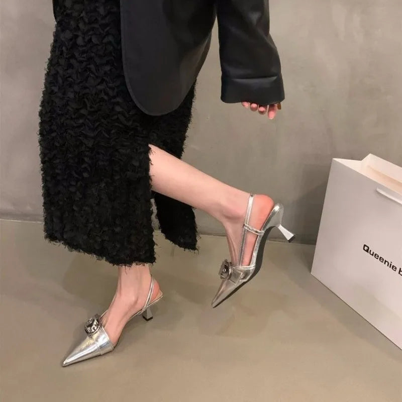 נעלי עקב שפיץ דמוי עור בעיטור חגורת אבזם - פנלופה