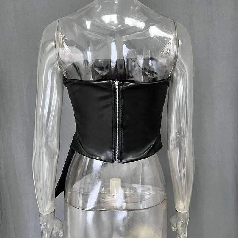 טופ סטרפלס דמוי עור בעיצוב אסימטרי - Jennifer