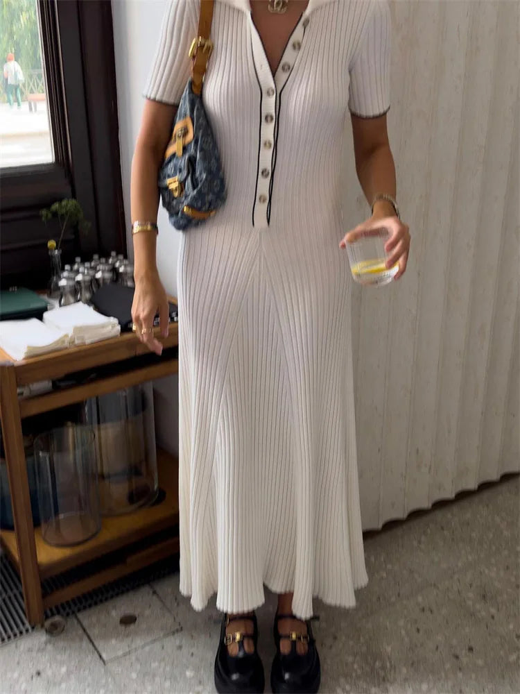 שמלת מקסי סרוגה בעיצוב אלגנטי בעיטור כפתורים - Ivanna