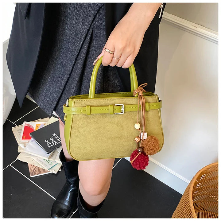 Suede bag with retro design + accessories