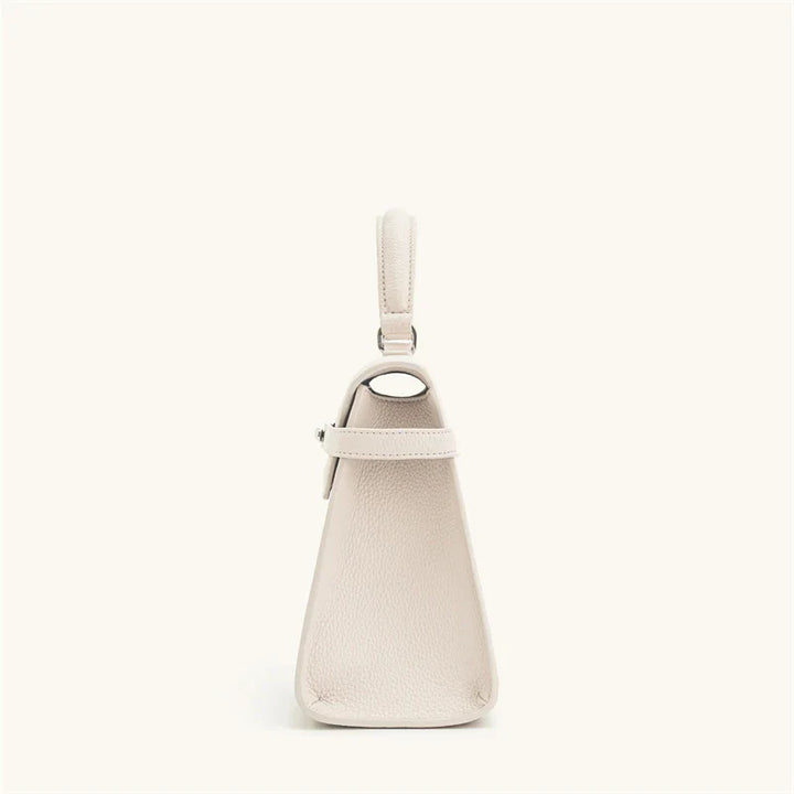 Leather bag with luxury design