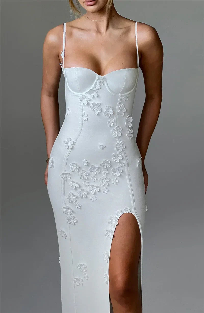 שמלת מקסי בעיצוב שסע בעיטור אפליקציות פרחים - קלריסה