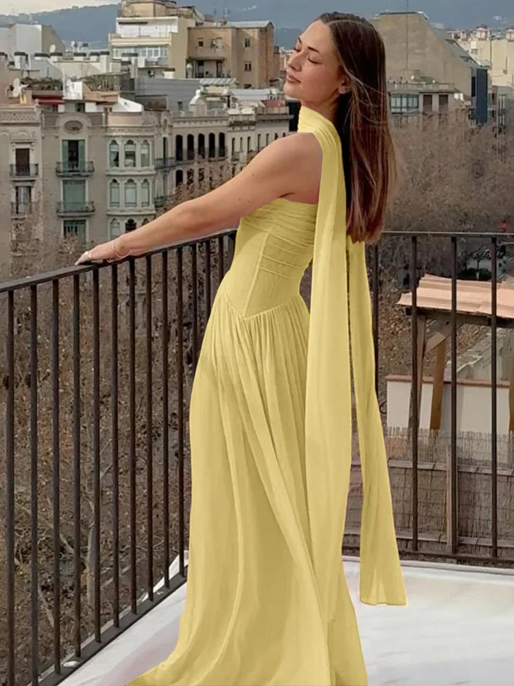 שמלת מקסי סטרפלס שיפון בעיצוב כיווצים בעיטור צעיף תואם - מיה