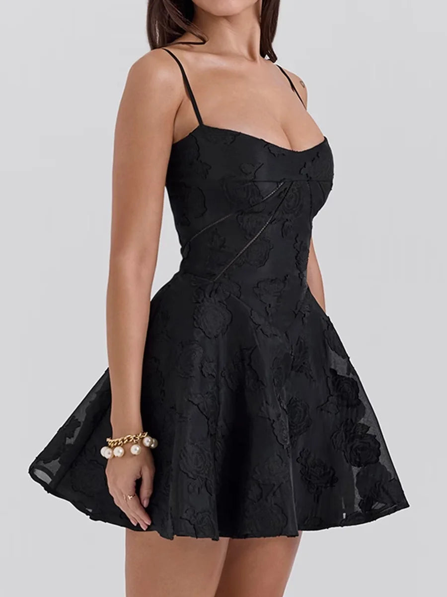שמלת מיני שיפון בגזרת A בעיטור רקמת איורי פרחים בעיצוב קשירה בגב להצמדה במותן - Allyson