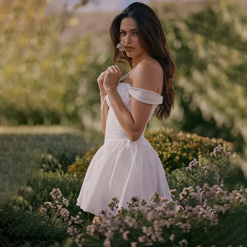 שמלת מיני לבנה בגזרת A בעיצוב כפרי - AYLIN