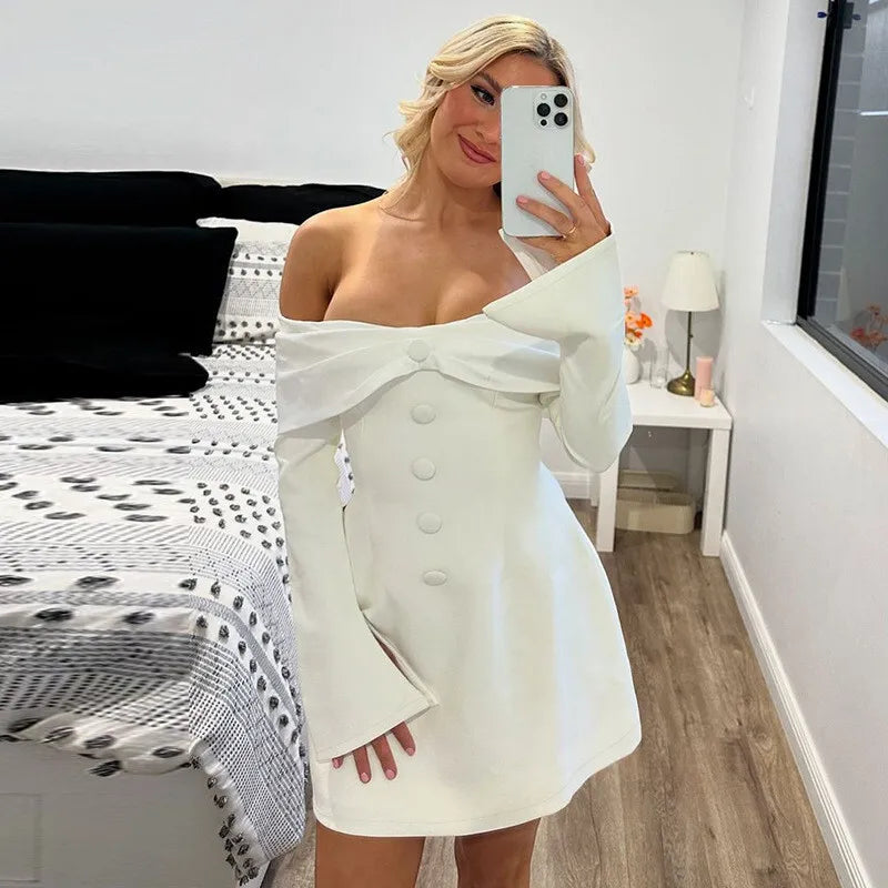 שמלת מיני בגזרת A כתפיים חשופות בעיטור כפתורים - מיליאן