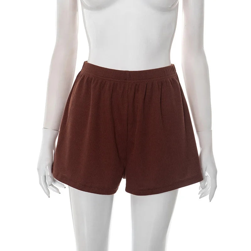 סט שני חלקים סרוג מכנסיים קצרים וחולצת גולף בעיצוב שסע - נארה