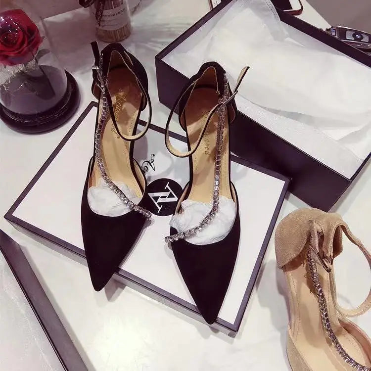 נעלי עקב שפיץ זמש בעיטור זרקונים - LIV