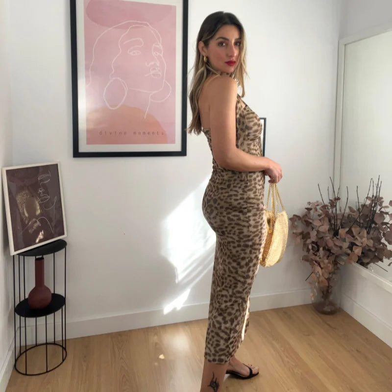 סט שיפון שני חלקים טופ סטרפלס וחצאית מידי בעיטור צעיף תואם - לירי