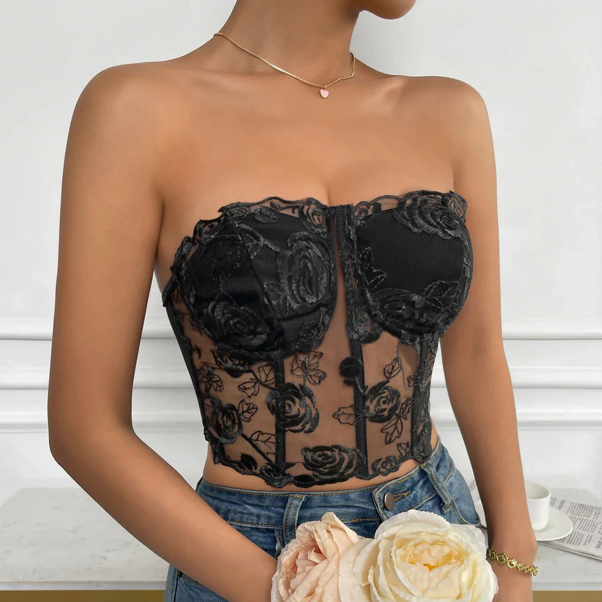 טופ סטרפלס רשת בעיטור רקמת פרחים - נויה לי