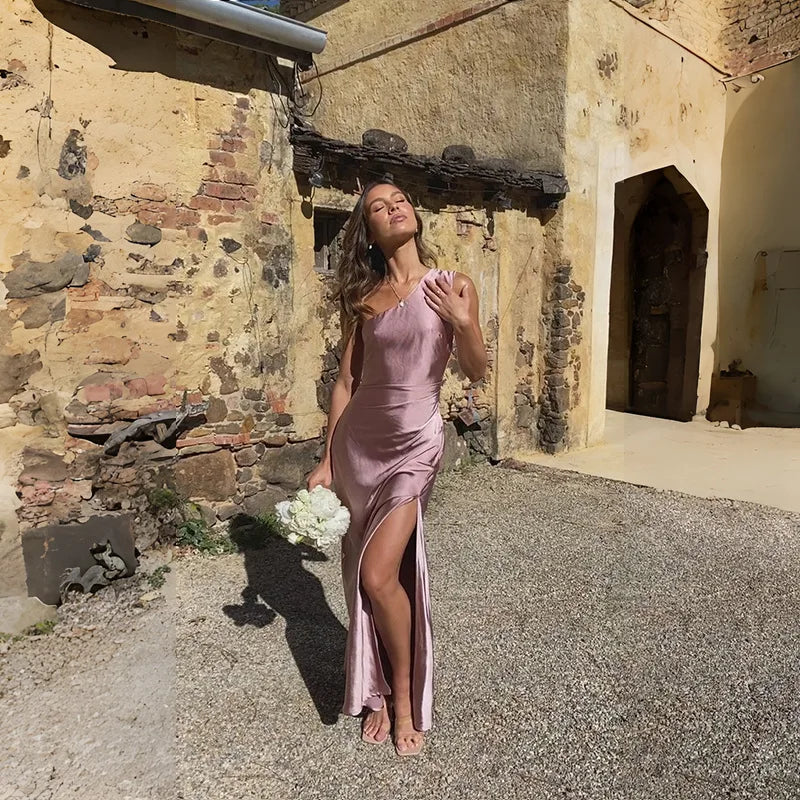 שמלת מקסי סאטן כתפייה אחת בשילוב שסע - איירה