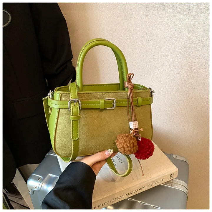 Suede bag with retro design + accessories