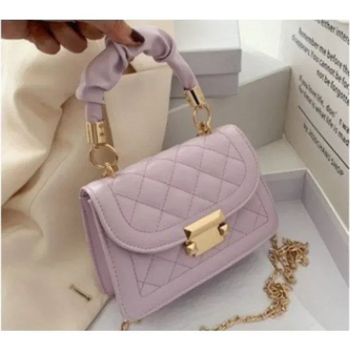 Faux leather handbag combined with chain strap