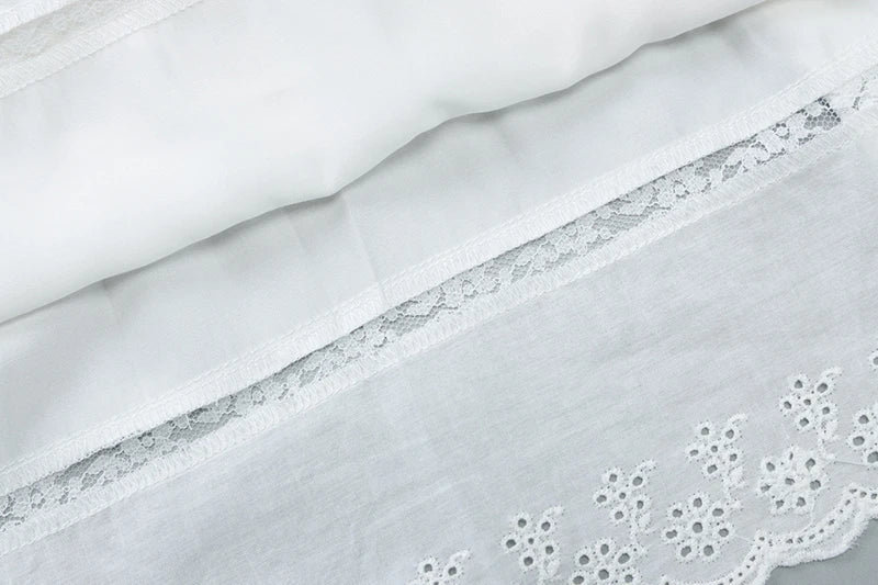 שמלת מיני סטרפלס בגזרת A בעיצוב כיווצים בעיטור תחרה - לאבין