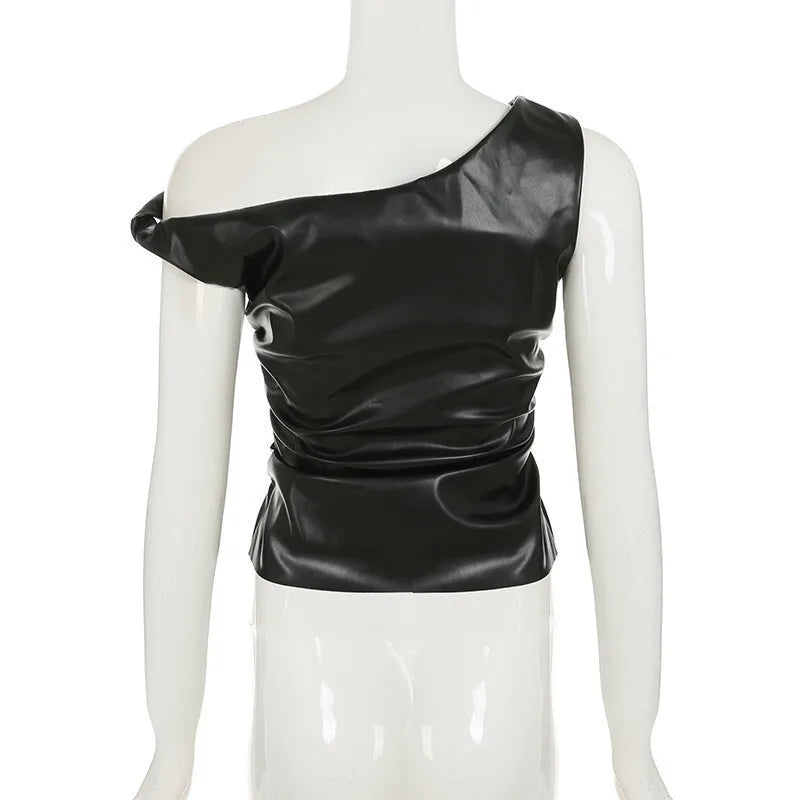 טופ דמוי עור בעיצוב אסימטרי - קמי