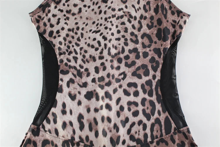 אוברול מנומר צמוד בעיצוב רשת בצדי המותן - Alexis