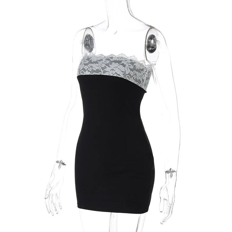 שמלת מיני סטרפלס בעיטור תחרה - מלי