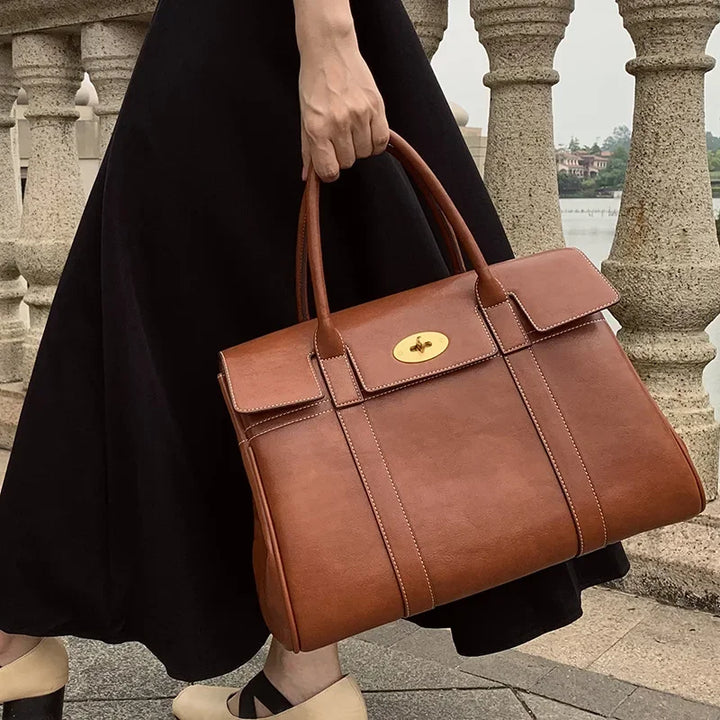 Leather bag with luxury design