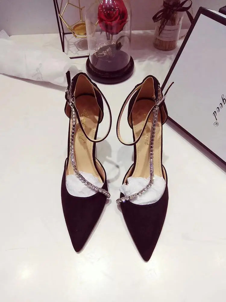 נעלי עקב שפיץ זמש בעיטור זרקונים - LIV