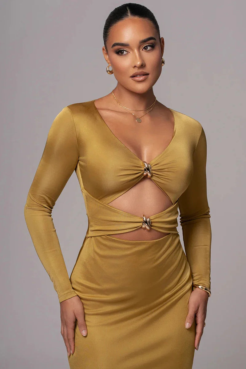 שמלת מקסי צמודה בד מחטב ומחמיא בעיצוב פתחים ואבזמים - לאורין