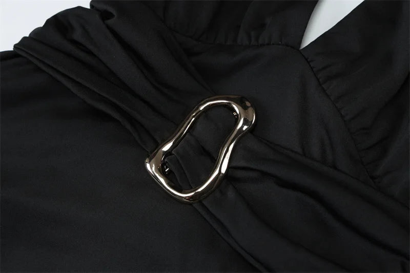 שמלת מידי אסימטרית קשירה בצוואר גב פתוח בעיטור אבזם - ליאון