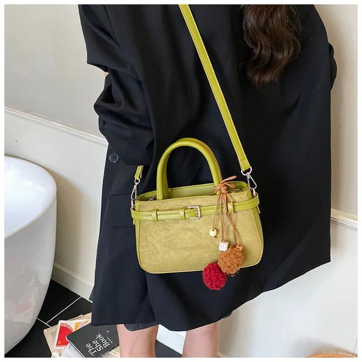 Suede bag with retro design + accessories