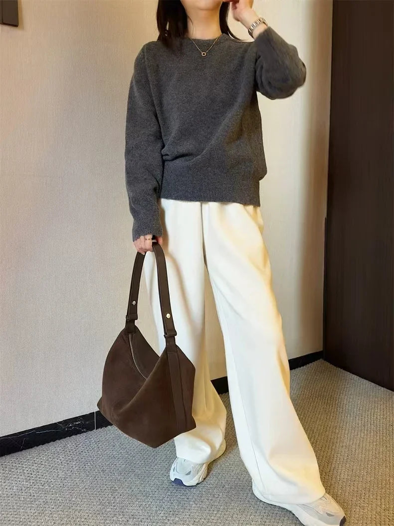 Suede bag with classic design