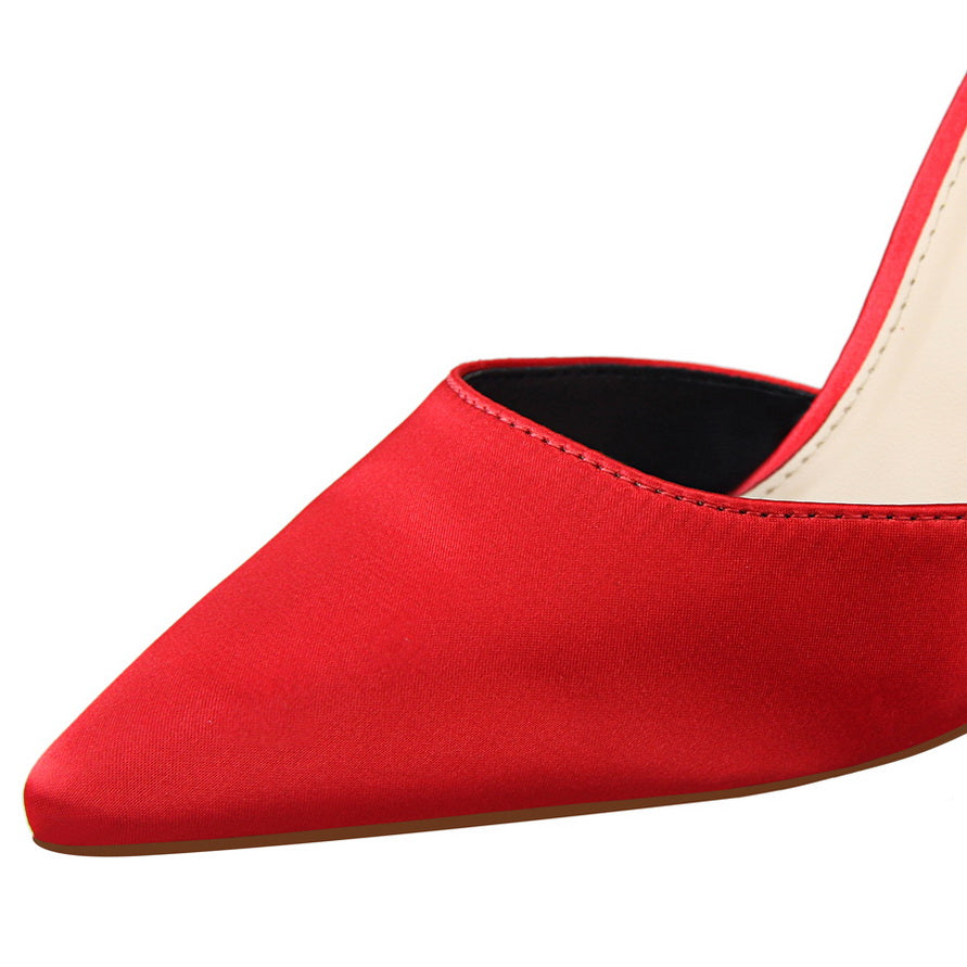 נעלי עקב שפיץ בד משי בעיטור פפיון - BIANCA