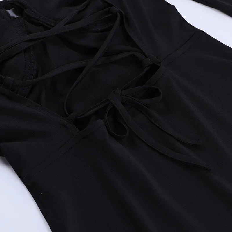 שמלת מיני כתפיים חשופות בעיטור קשירה בחזה - רומי