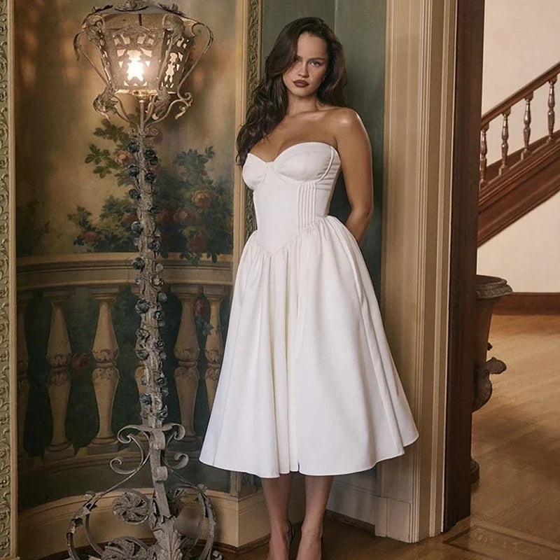 שמלת מידי סטרפלס בגזרת A בעיצוב אלגנטי - Simone