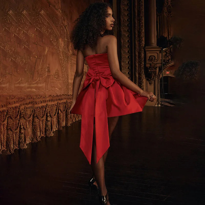 שמלת מיני סטרפלס סאטן בגזרת A בעיטור פפיון בגב - טאיסיה