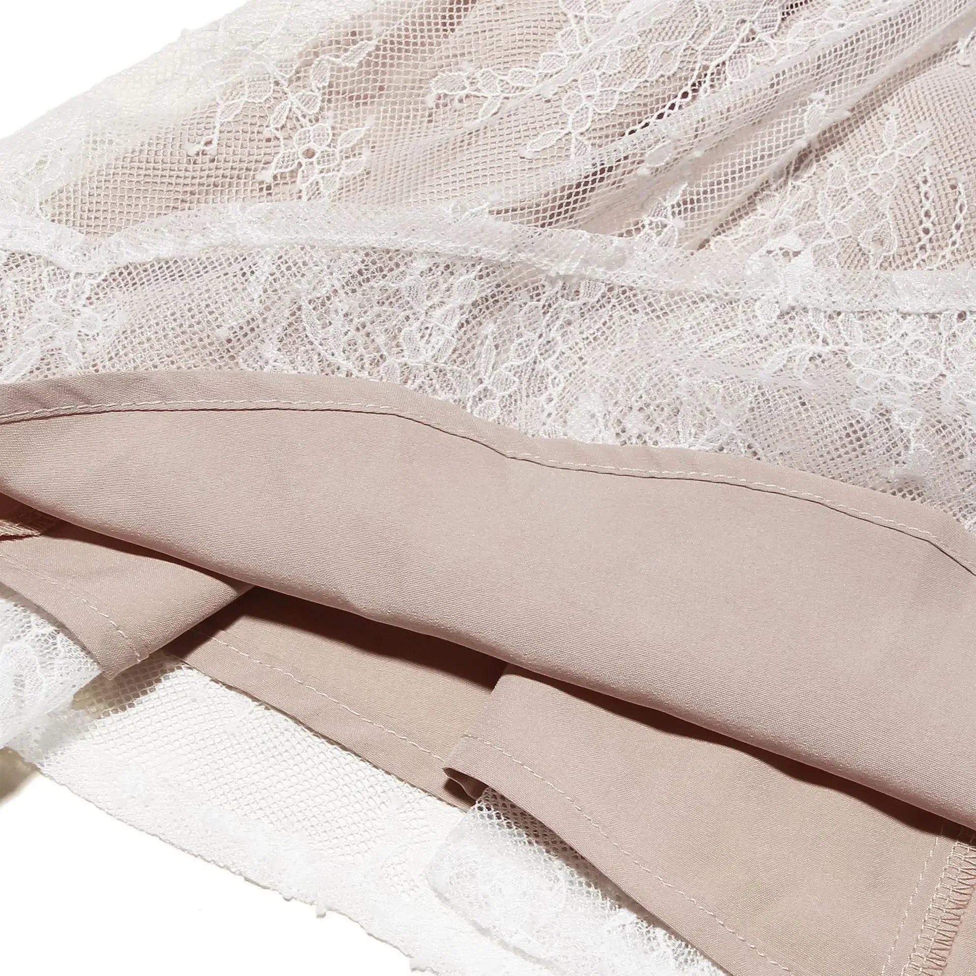 שמלת מיני תחרה בגזרת A בעיצוב מחוך - מילאן