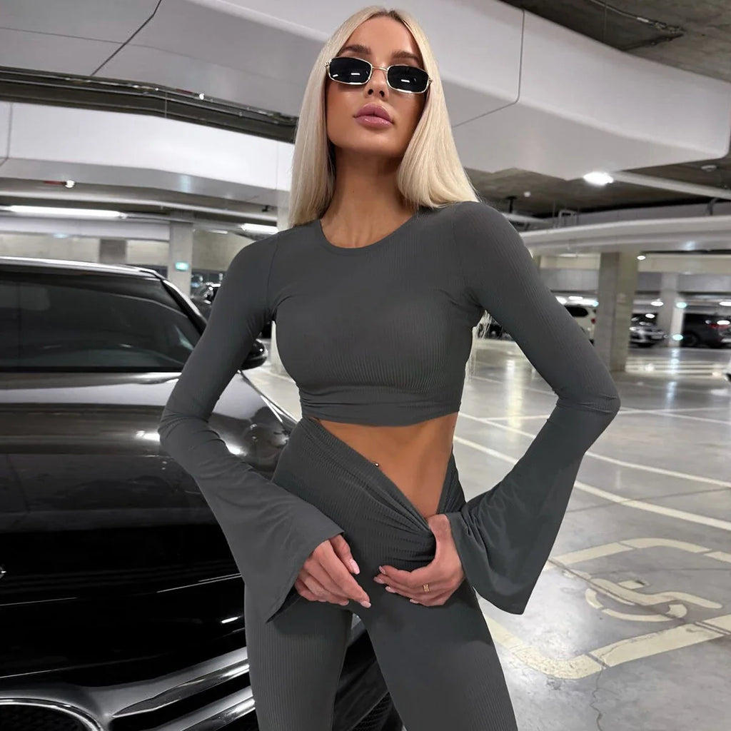 סט שני חלקים סרוג מכנסי פדלפון וחולצת בטן שרוולי פעמון - Zuri