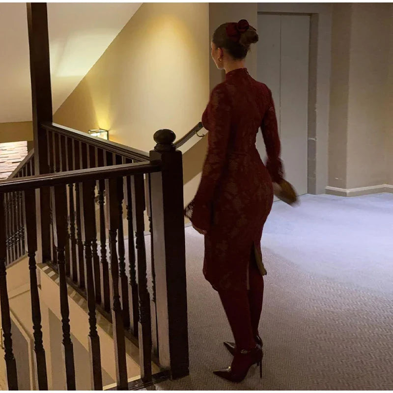 שמלת מקסי תחרה צווארון גבוהה בעיטור סגירת כפתור שרוולי פעמון - Amora